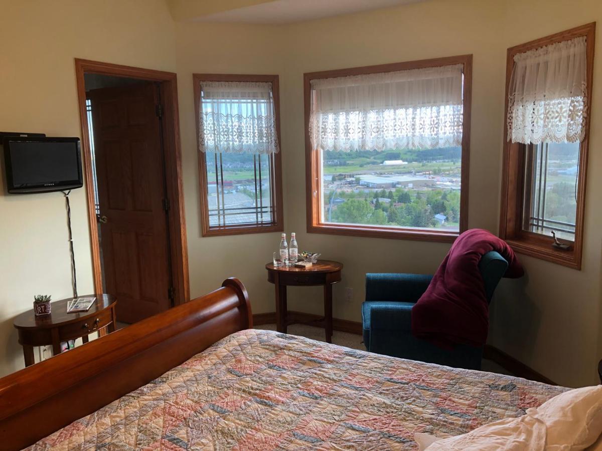 Rocky Mountain View Bed & Breakfast Cochrane Exterior photo