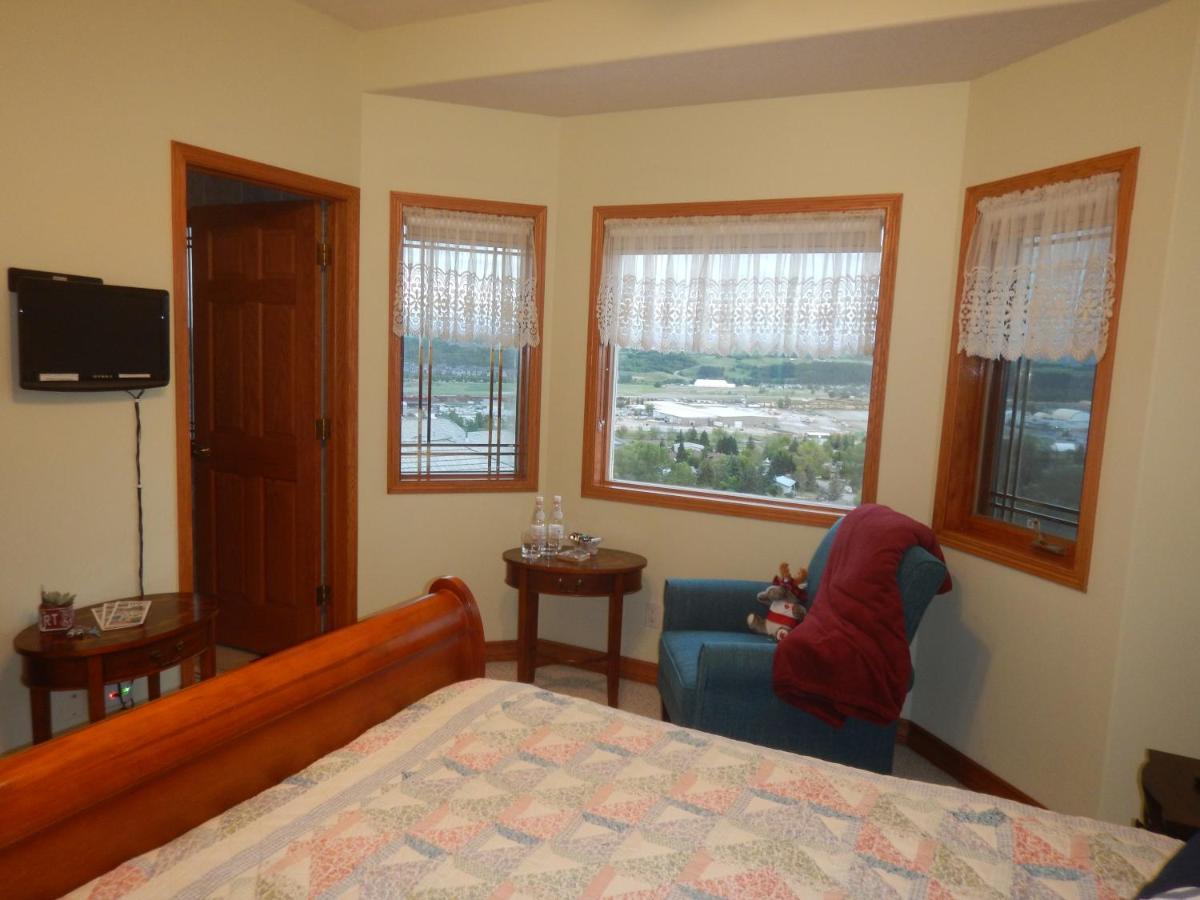 Rocky Mountain View Bed & Breakfast Cochrane Exterior photo